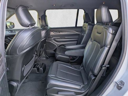 Used 2022 Jeep Grand Cherokee L Limited image 18