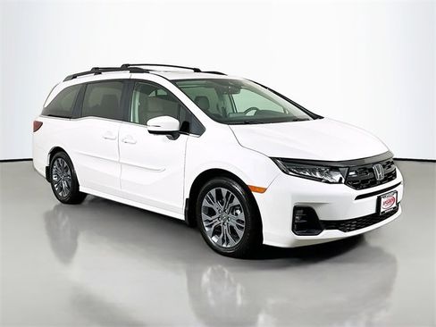 Certified 2026 Honda Odyssey Touring image 16