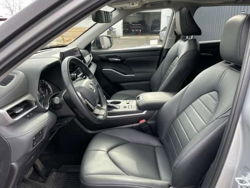 Used 2023 Toyota Highlander XLE image 13
