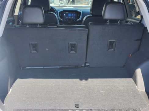 Used 2024 GMC Terrain SLT image 14