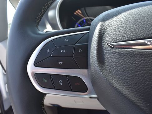 Used 2024 Chrysler Pacifica Limited FWD image 22