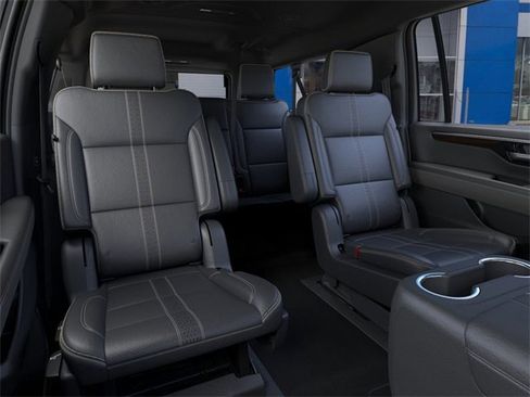 New 2026 Chevrolet Suburban High Country image 17