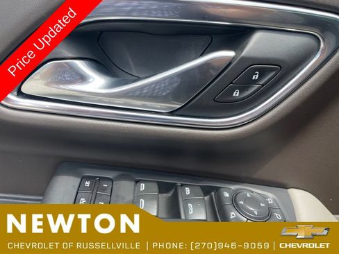 Used 2021 Chevrolet Tahoe Z71 w/ Z71 Off-Road Package AWD/4WD image 9
