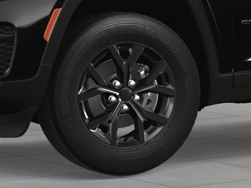 New 2025 Jeep Grand Cherokee Altitude image 9