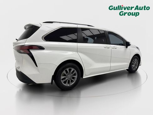 Used 2022 Toyota Sienna LE image 9