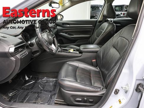 Used 2023 Nissan Altima 2.5 SR w/ SR Premium Package FWD image 14