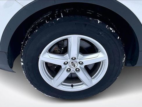 Used 2016 Ford Explorer XLT w/ Equipment Group 202A image 34