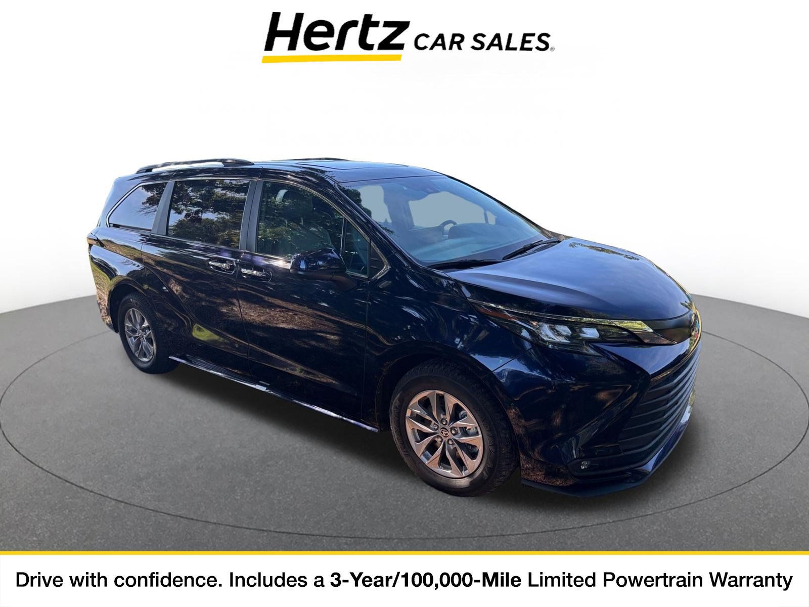 Used 2025 Toyota Sienna XLE FWD image 1