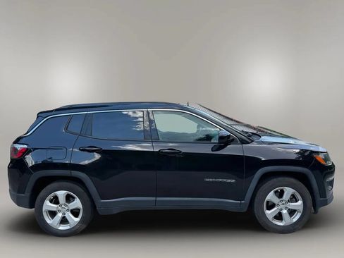 Used 2018 Jeep Compass Latitude w/ Popular Equipment Group FWD image 4