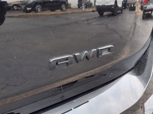 Used 2024 GMC Terrain SLE w/ Driver Convenience Package image 33