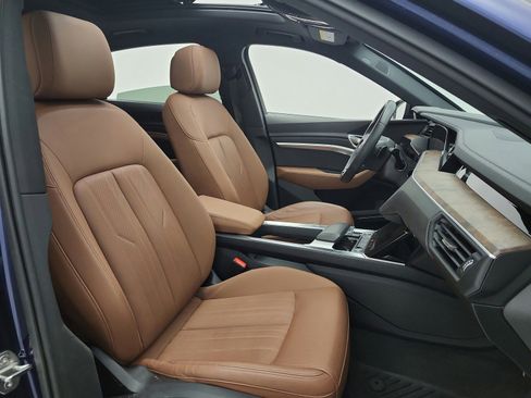 Used 2023 Audi e-tron Premium Plus w/ Premium Plus Package image 27