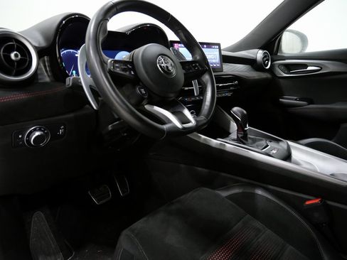 Used 2024 Alfa Romeo Tonale Veloce image 12