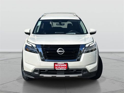 Certified 2024 Nissan Pathfinder SL image 2