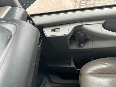 Used 2015 Chevrolet Express 2500 Extended image 31