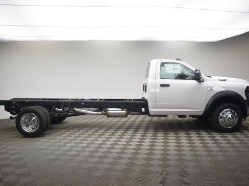 New 2026 RAM 5500 Tradesman w/ Chrome Appearance Group AWD/4WD image 3
