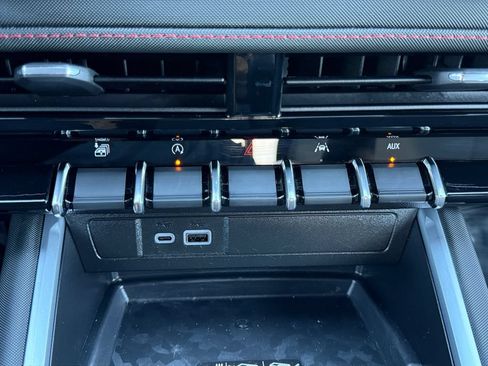 Used 2026 Chevrolet Colorado Z71 w/ Technology Package AWD/4WD image 18