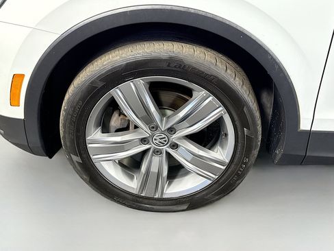 Used 2018 Volkswagen Tiguan SEL Premium image 38