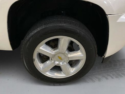 Used 2013 Chevrolet Avalanche LTZ AWD/4WD image 17