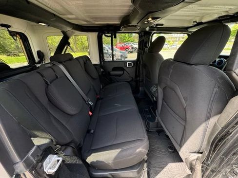 Used 2023 Jeep Wrangler Unlimited w/ Cold Weather Group AWD/4WD image 9