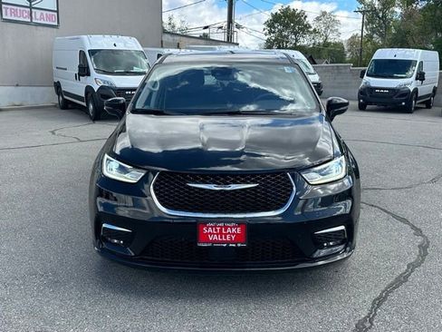 Used 2024 Chrysler Pacifica Limited FWD image 12