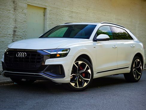 Used 2021 Audi Q8 Premium Plus w/ Premium Plus Package AWD/4WD image 2