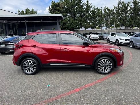 Used 2023 Nissan Kicks SR w/ SR Premium Package FWD image 6