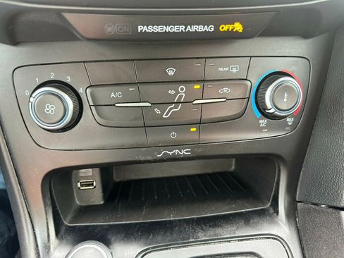 Used 2015 Ford Focus SE image 15