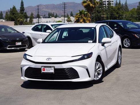 Used 2026 Toyota Camry LE FWD image 5