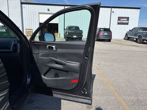 Used 2024 Kia Sorento S image 14