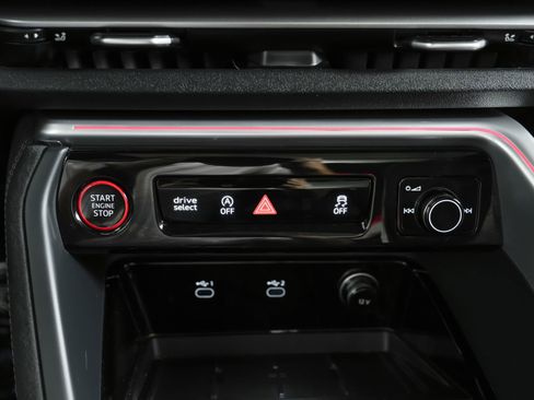 Used 2025 Audi SQ5 Premium Plus image 33