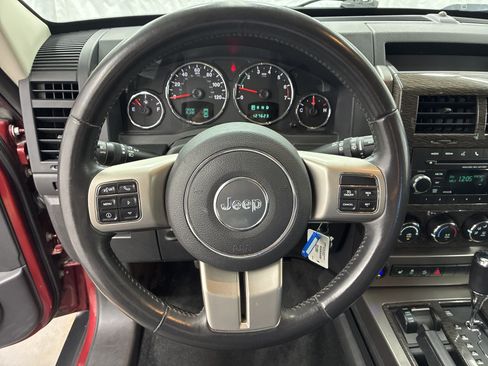 Used 2012 Jeep Liberty Limited AWD/4WD image 22