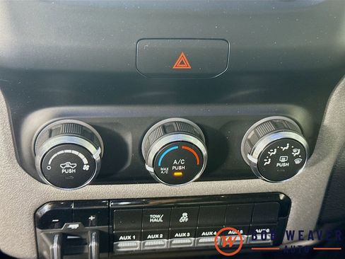 Used 2024 RAM 2500 Tradesman w/ Chrome Appearance Group AWD/4WD image 19