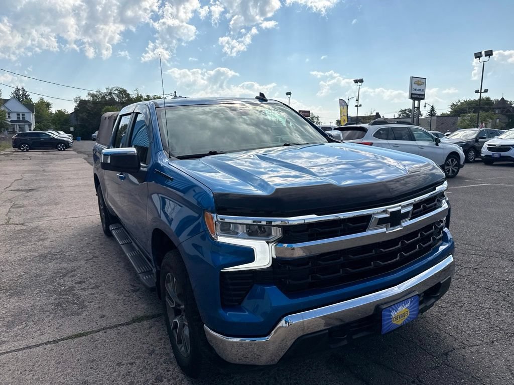 Used 2023 Chevrolet Silverado 1500 LT w/ Protection Package AWD/4WD image 4