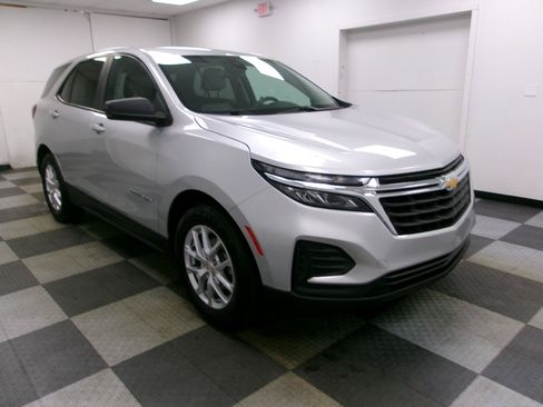Used 2022 Chevrolet Equinox LS w/ LS Convenience Package FWD image 14