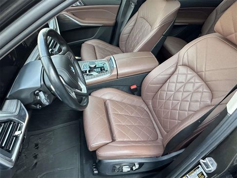 Used 2023 BMW X7 xDrive40i w/ Parking Assistance Package image 11
