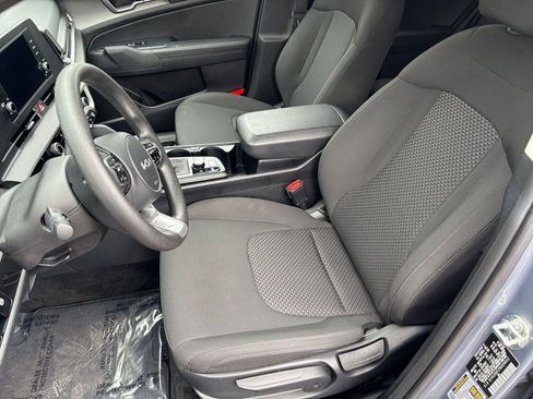 Used 2025 Kia Sportage LX FWD image 35