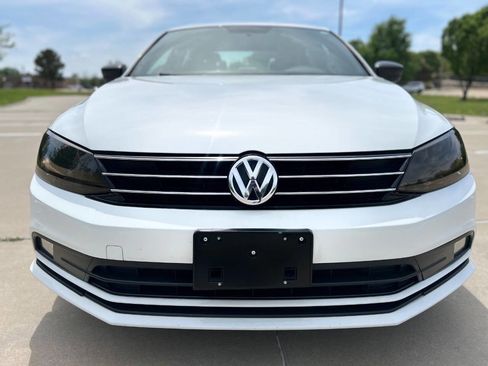 Used 2016 Volkswagen Jetta Sport FWD image 3
