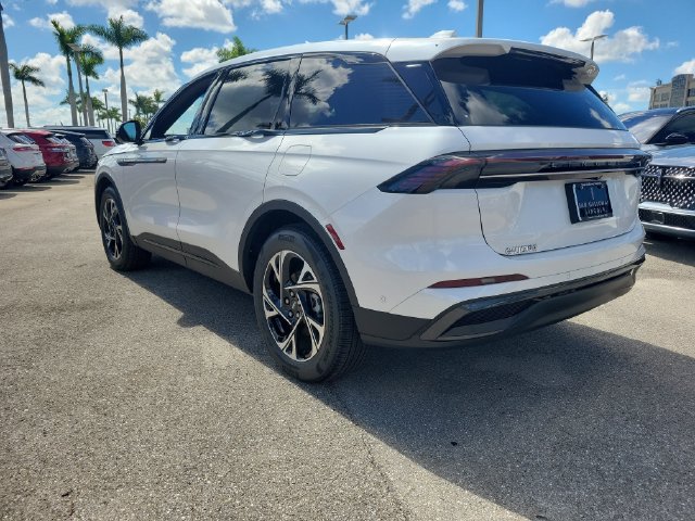 Certified 2024 Lincoln Nautilus Premier w/ Jet Appearance Package AWD/4WD image 4