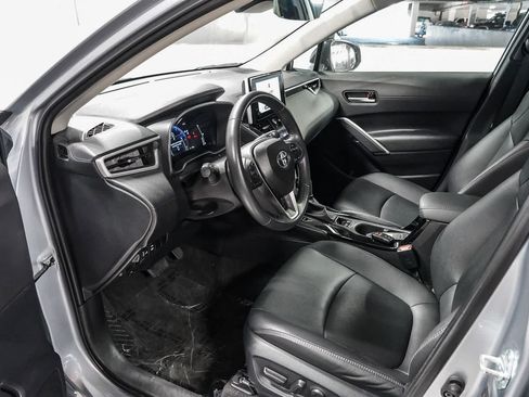 Certified 2025 Toyota Corolla Cross XLE FWD image 18