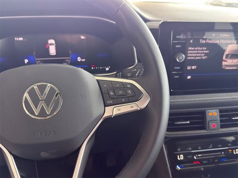 New 2026 Volkswagen Taos SE image 18