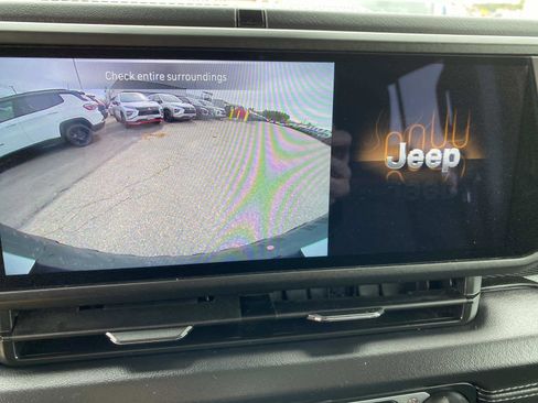 Certified 2025 Jeep Wrangler Unlimited Rubicon AWD/4WD image 12