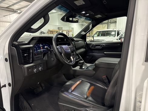 Used 2024 GMC Sierra 1500 AT4 w/ AT4 Premium Package AWD/4WD image 6