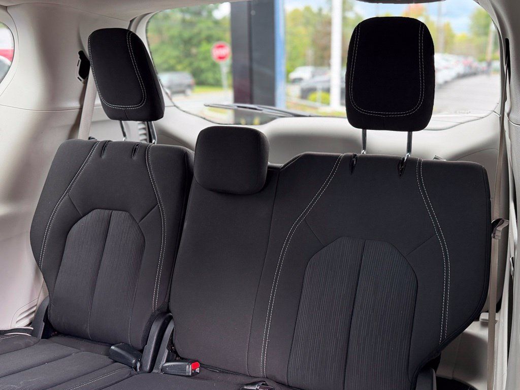 Used 2023 Chrysler Voyager LX FWD image 6