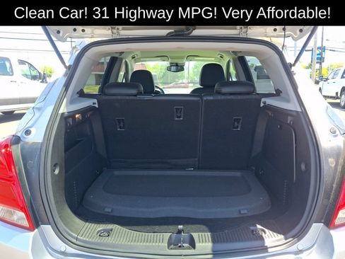 Used 2019 Chevrolet Trax LT w/ LT Convenience Package FWD image 27