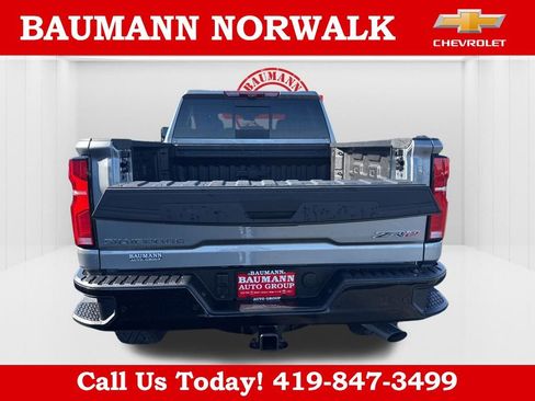 Used 2025 Chevrolet Silverado 2500 ZR2 w/ Technology Package AWD/4WD image 32