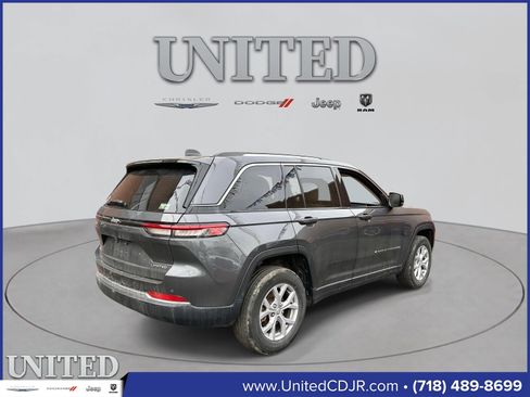 Used 2022 Jeep Grand Cherokee Limited image 3