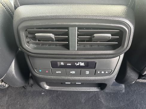 Certified 2023 Honda Pilot Touring image 34