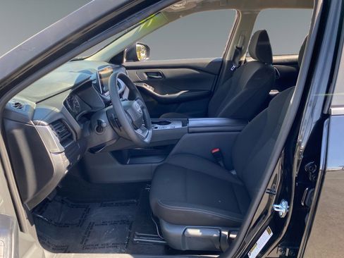 Used 2025 Nissan Rogue S FWD image 9
