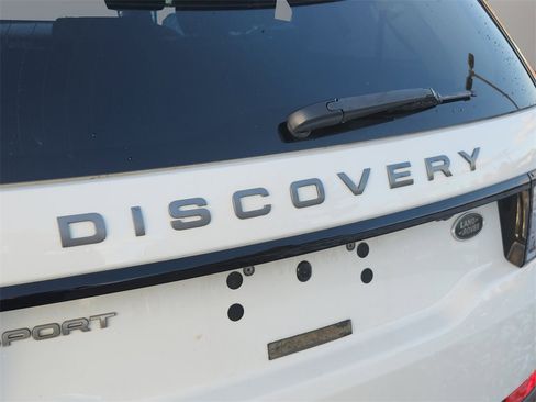 Used 2019 Land Rover Discovery Sport SE image 27