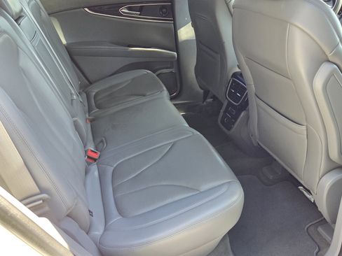 Used 2021 Lincoln Nautilus Reserve image 10